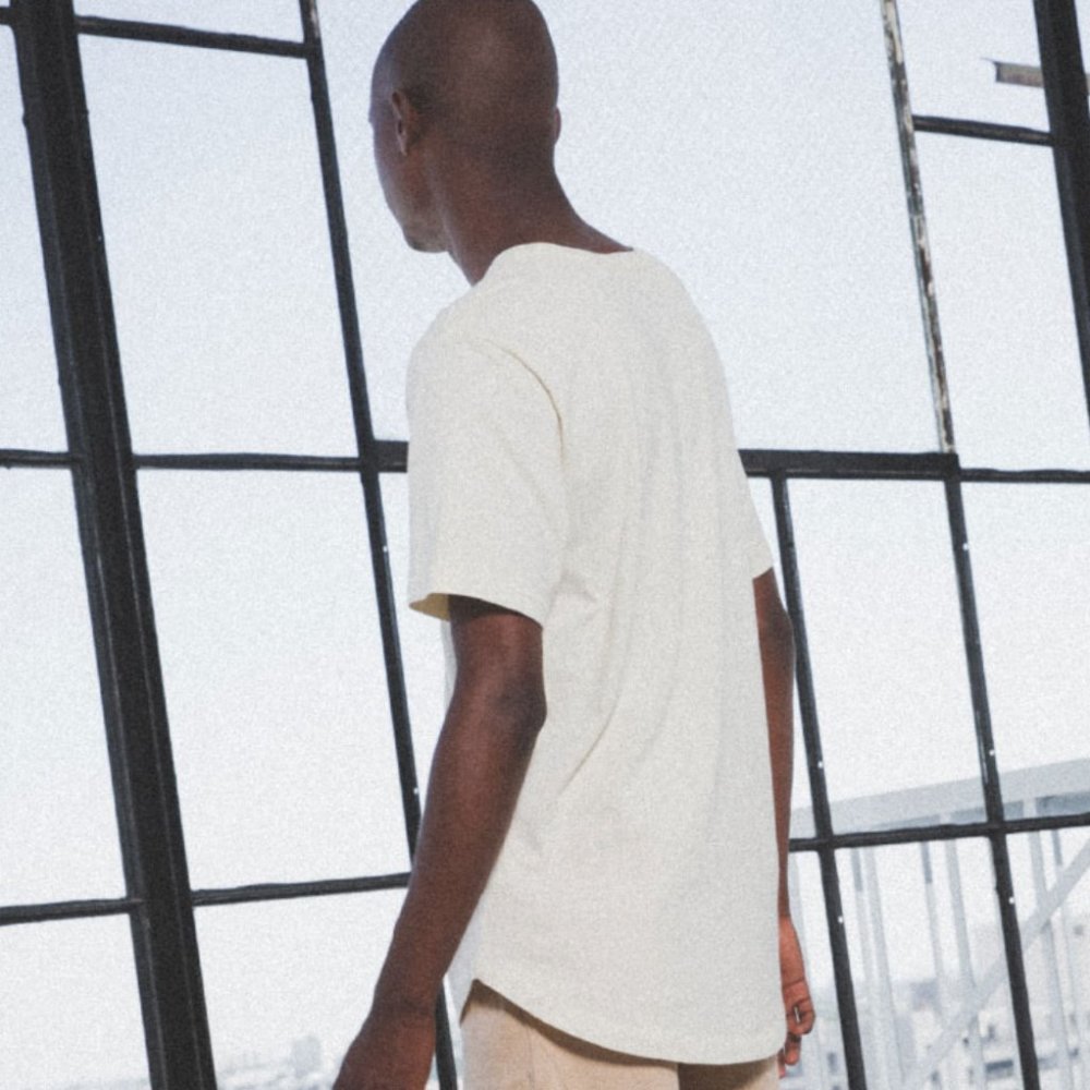 Elwood Core Curved Hem Tee